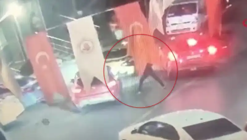 Genç Otomobil Sürücüsü, Belirsiz Bir Nedenle Kurşun Yağmuruna Tutuldu