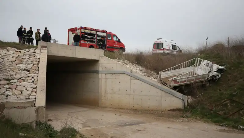 Kamyonet Alt Geçide Düşerek Canalar Yakan Kaza: Bir Kayıp