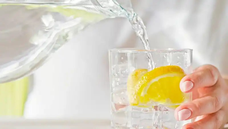 Limonlu Su İçmenin Bilinmeyen Faydaları: Doktorun Açıklamaları ve Uzman Görüşleri