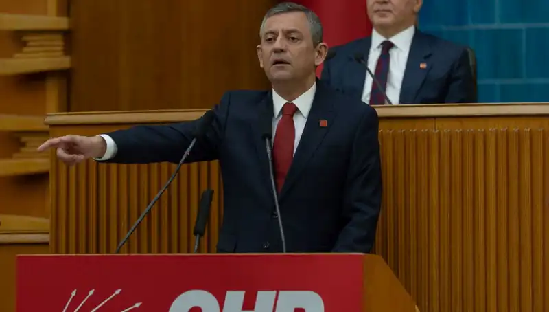 İmralı'nın Silah Bırakın Çağrısı: Özgür Özel'den Parlamento Mesajı