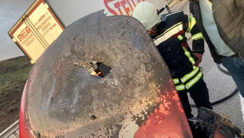 Seyir Halindeki Otomobil Alev Alev Yandı: Olayın Detayları Belli Oldu