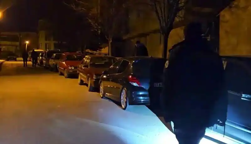 Park Halindeki Araçları Çizen Hırsızlar Akılalmaz Bir Planla Kaçtı!