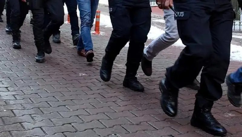 Antalya'da Silah Kaçakçılarına Yüzlerce Polisle Düzenlenen Büyük Operasyon