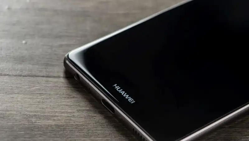 Huawei'nin Yenilikçi Katlanabilir Telefonu Piyasaya Çıkıyor: Tüm Detaylar