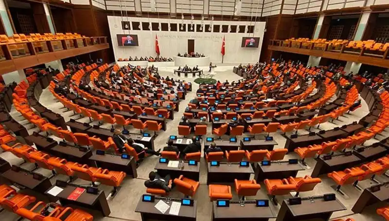 Emekli İkramiyesi 4 Bin TL Olacak: TBMM'den İlk Kabul!