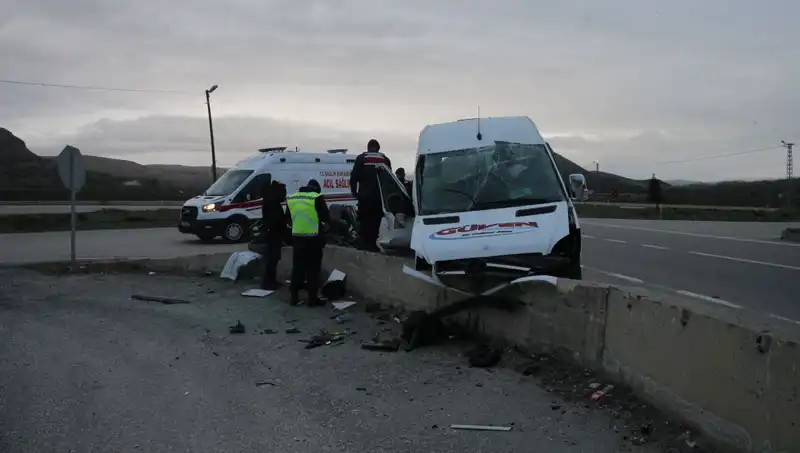 İşçi Servisi İstinat Duvarına Çarptı: Faciadan Dönüldü
